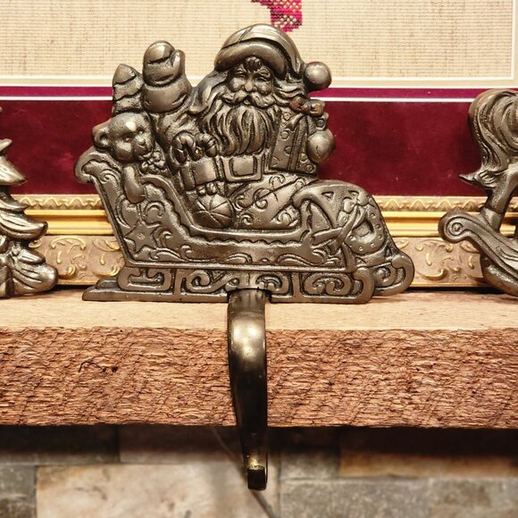 Noel Grandeur Christmas Cast Iron Vintage Stocking Hangers 4pc Set COLLECTIBLE - Picture 7 of 10